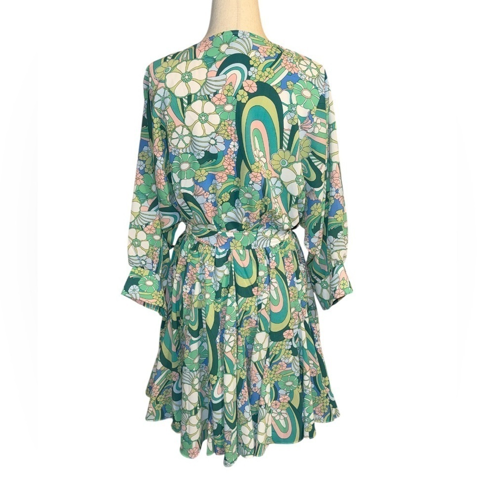 Aakaa Green and White Retro Mini Dress with Bishop Sleeves - Picture 2 of 4